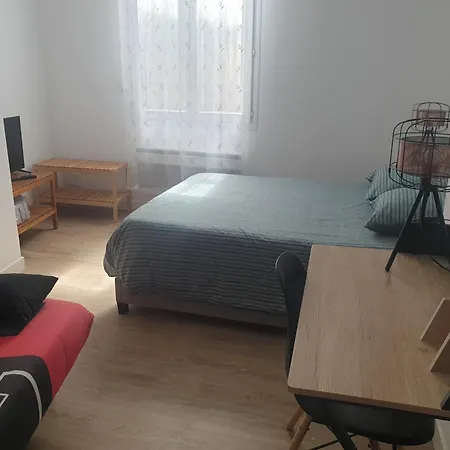 Grande Chambre Avec Tv Fibre 5g , Lumineuse Et Confortable * Pauillac