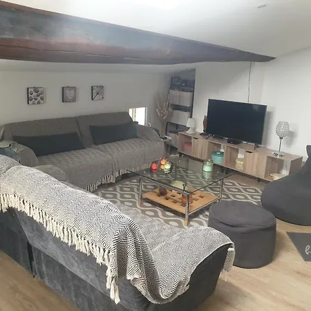 Grande Chambre Avec Tv Fibre 5g , Lumineuse Et Confortable